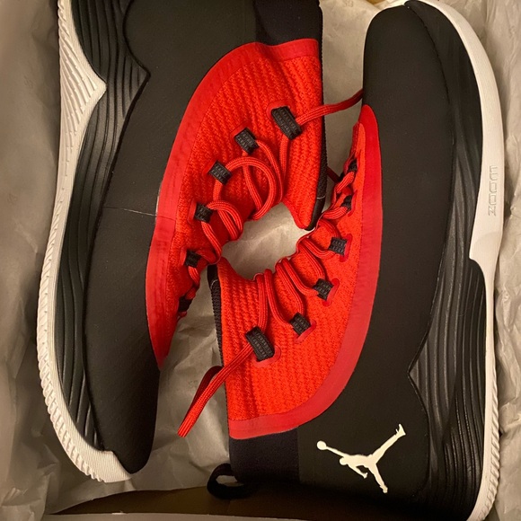 Jordan’s size 11 never worn excellent condition - Picture 4 of 4